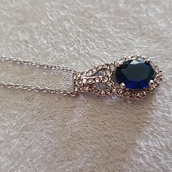 FINE SILVER PLATED NAVY BLUE & WHITE CRYSTAL PENDANT APPROX 18" - Picture 12 of 16